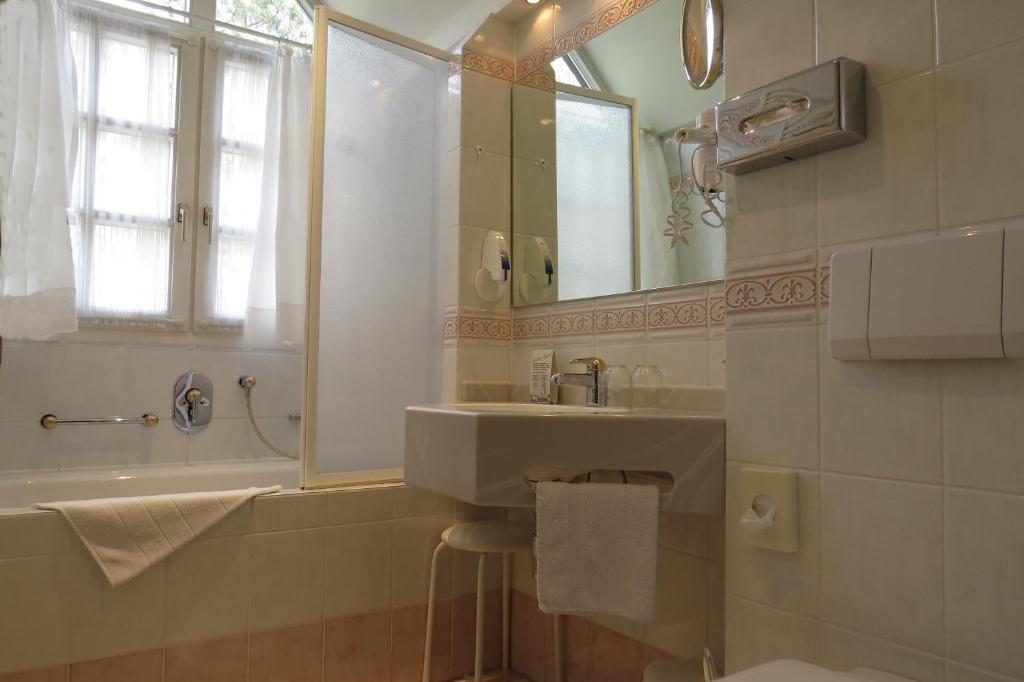 Park Hotel Am Schloss Ettringen  Room photo